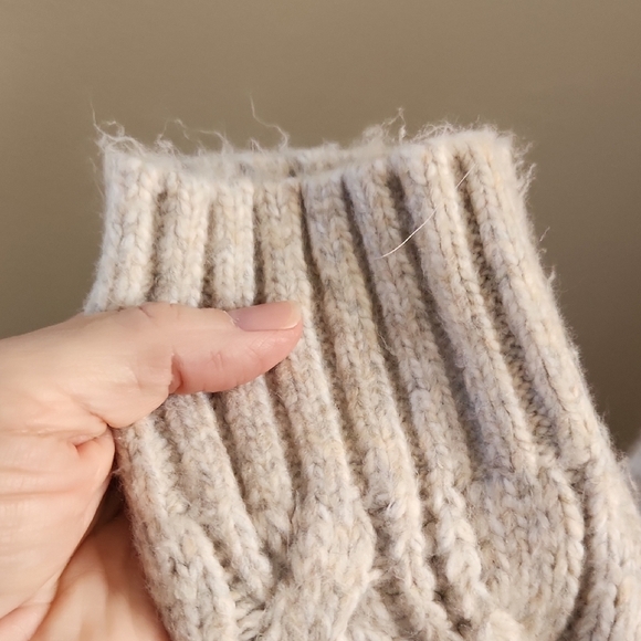 Elegant Cable Knit Turtleneck Sweater - Beige - Picture 3 of 4